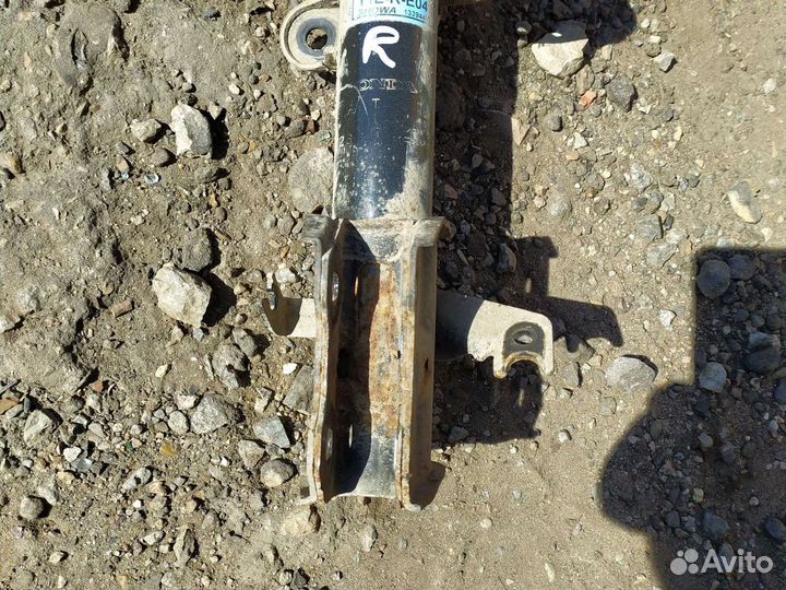 Передняя правая стойка honda cr-v 4
