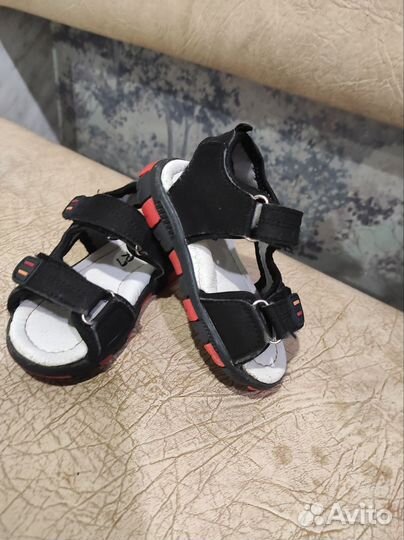 Сандали на мальчика 22