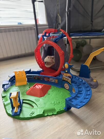 Гоночный трек Hot Wheels Вулкан Арена