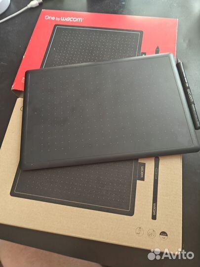 Графический планшет One by Wacom Medium