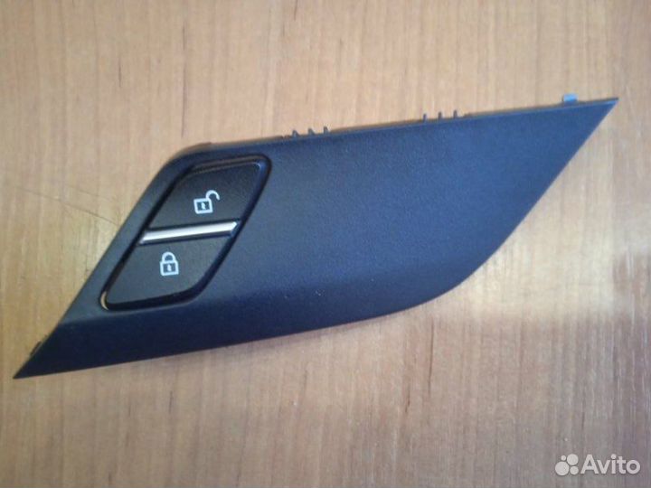 Кнопка центрального замка (накладка ручки) Bmw