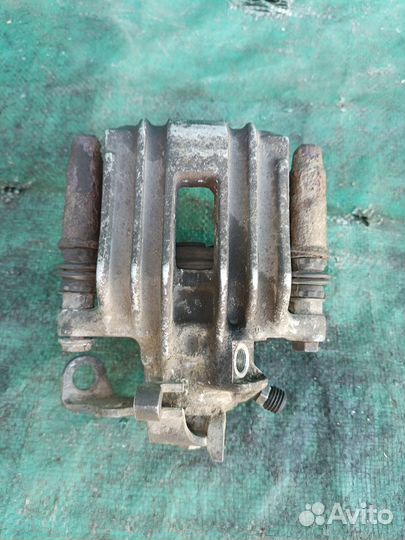 Суппорт тормозной зад лев Skoda Roomster 2006-2015