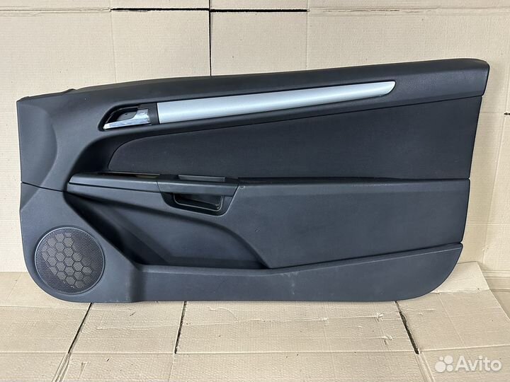 Обшивка двери передняя правая Opel Astra H GTC