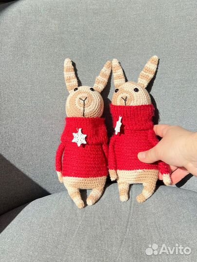 Вязаные игрушки зайцы за 2 шт