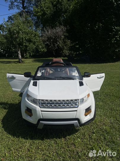 Электромобиль RiverToys Range Rover белый VIP