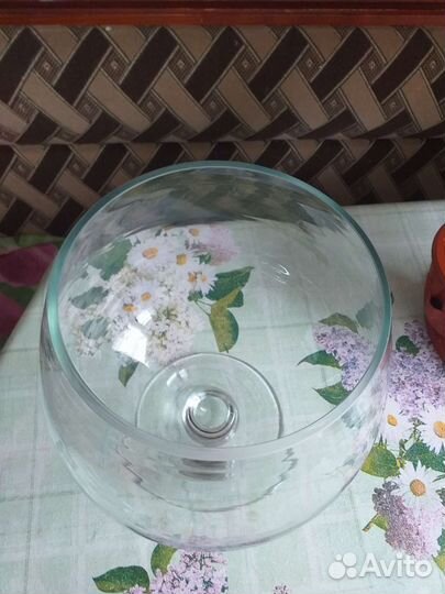 Стеклянная посуда на ножке