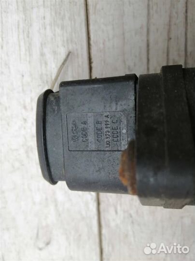 Расходомер Ауди А6 С6 А4 Б7 А3 Пассат Б6 Кадди Тр