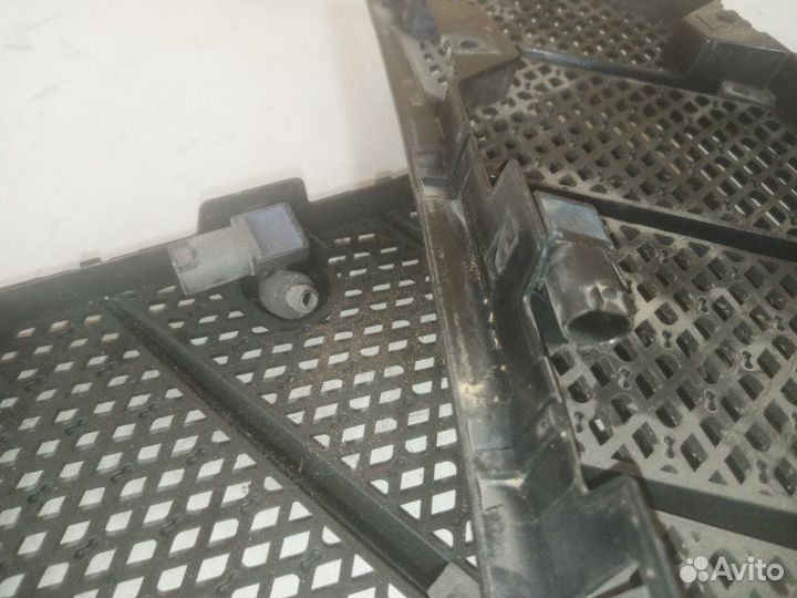 Решетка капота передняя Mercedes Ml W164 2005