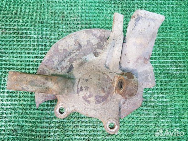 Кулак поворотный передний левый Nissan Serena 1