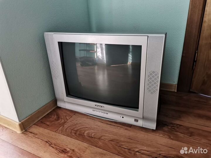 Телевизор Oniks рабочий с пультом д/у