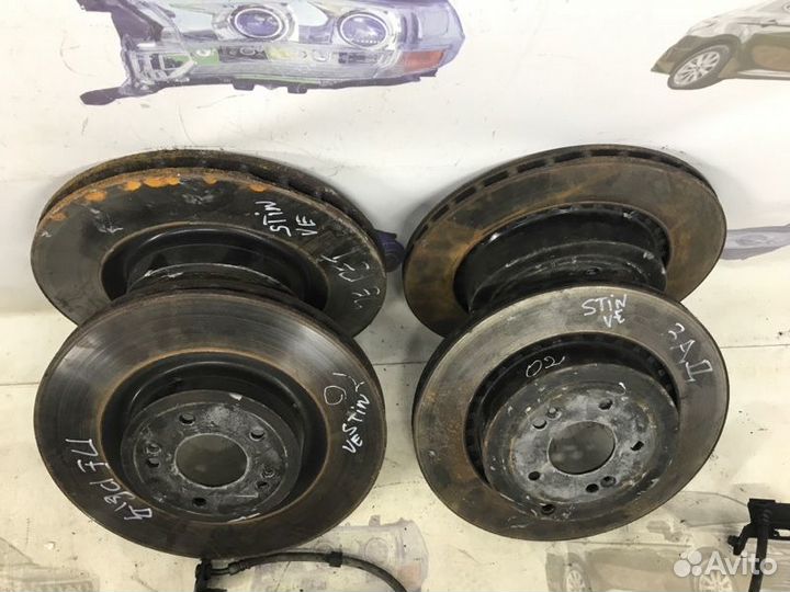 Суппорт Kia Stinger