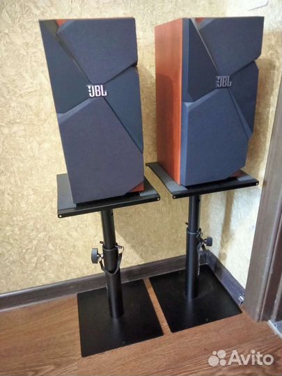 Полочные колонки Jbl studio 130