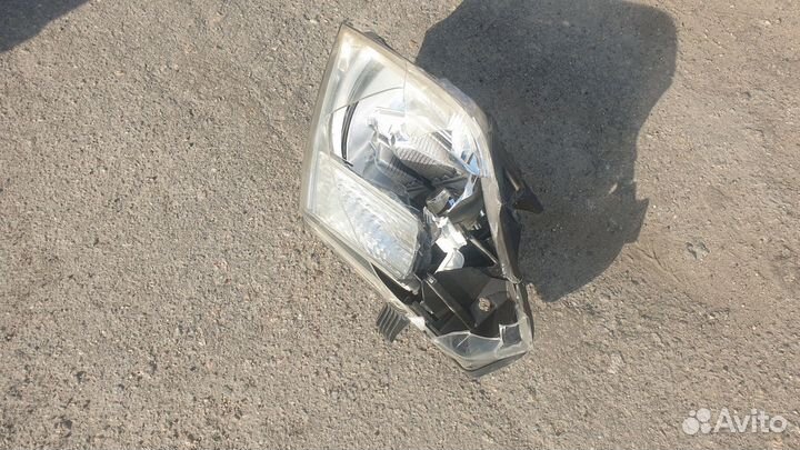 Фара правая Nissan pathfinder R51 битая