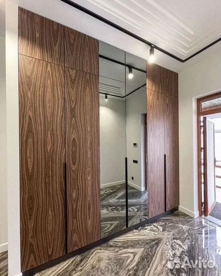 Шкаф распашной современный