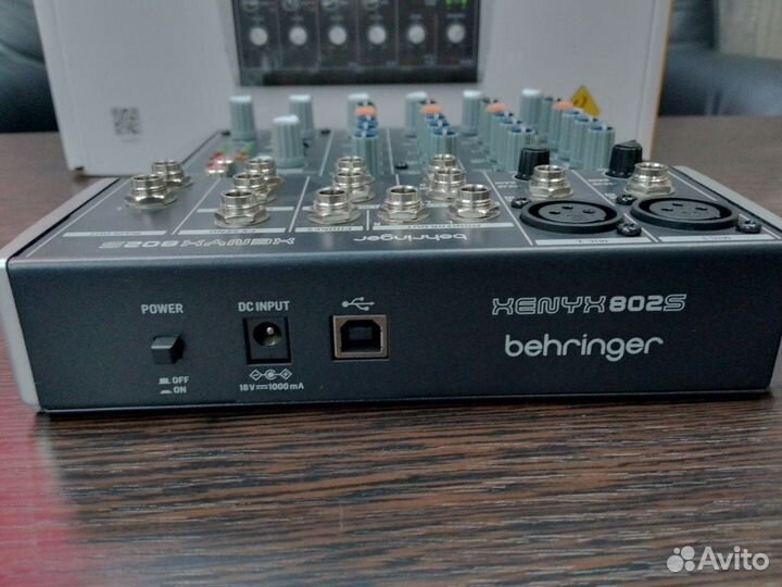 Микшерный пульт Behringer xenyx 802s
