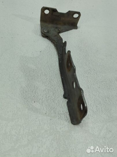 Петля капота передняя правая Mitsubishi Lancer