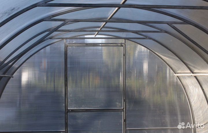 Теплица с цельно сварными дугами