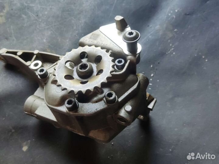 Масляный насос Mercedes Benz X204 m272