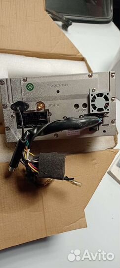 Магнитола на Toyota avensis