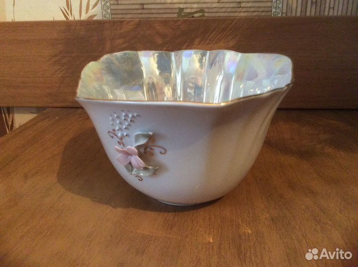 Фарфоровая вазочка