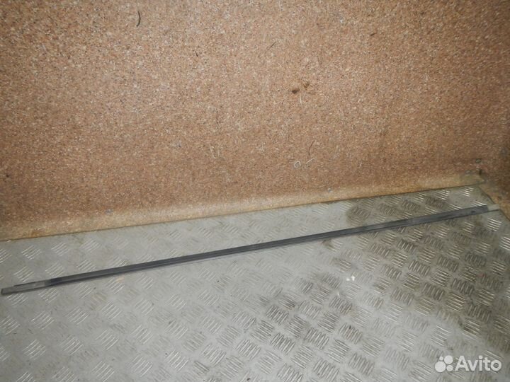 Накладка стекла переднего правого, Volvo -XC60 (08)