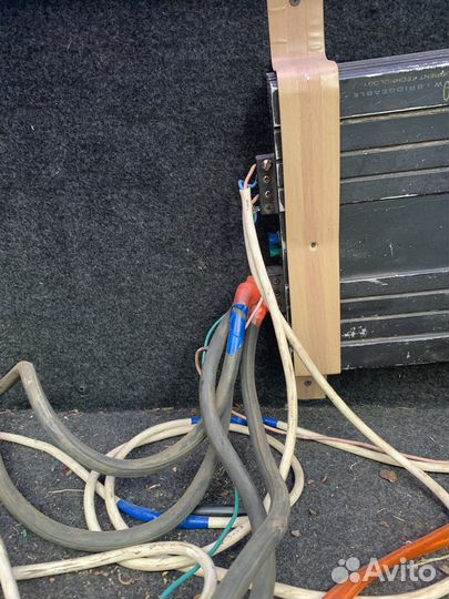 Двухканальный автомобильный усилитель