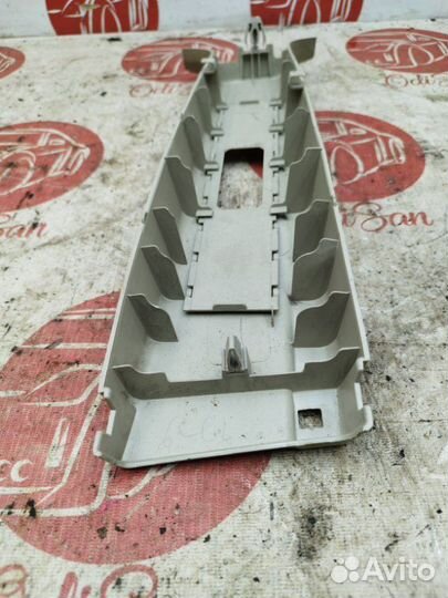 Обшивка стойки левая Nissan Note E11 CR14DE 2008