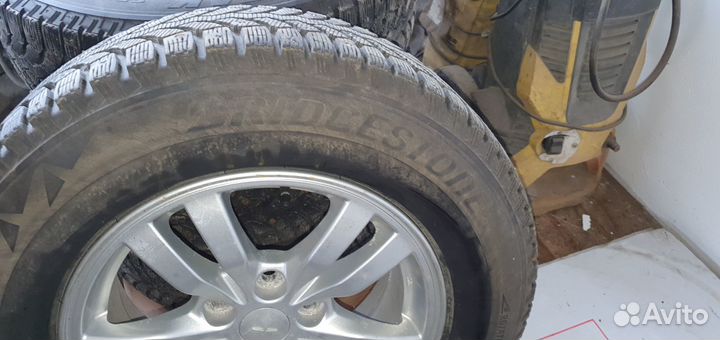 Bridgestone Blizzak Spike-01 215/70 R16 100T