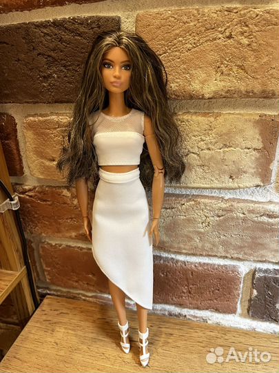 Кукла Barbie Looks Lina