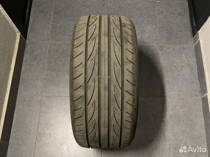 Yokohama Advan Fleva V701 255/40 R18