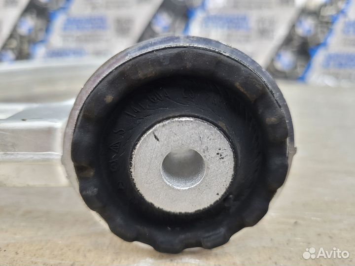 Рычаг передний правый верхний Mercedes-Benz M W166