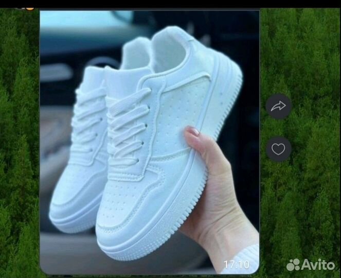 Кроссовки женские