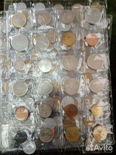Иностранные монеты в ассортименте