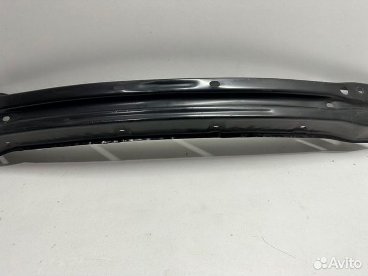 Усилитель бампера передний Toyota Camry V70/V75