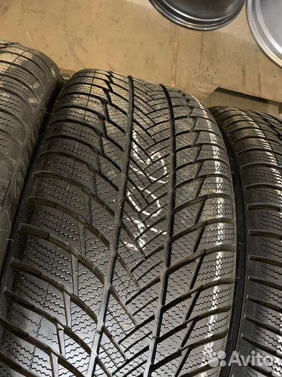 Bridgestone Blizzak LM-001 275/45 R20 110V