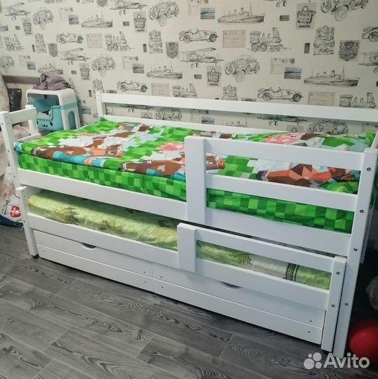 Двухъярусная детская кровать из дерева