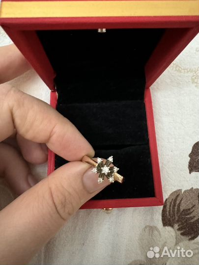 Кольцо золотое с бриллиантом