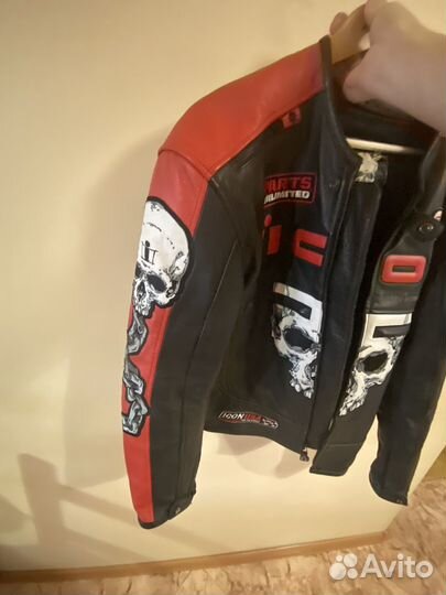 Skull jacket icon