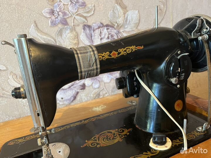Швейная машина со столом