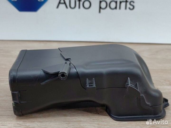 Воздухозаборник левый Bmw 5 F10 N63B44 2011