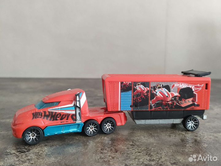 Hot wheels машинка