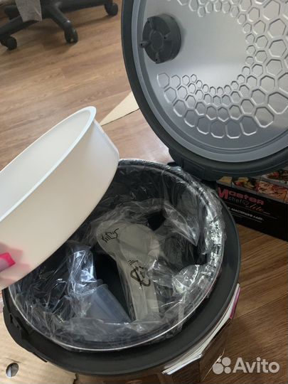 Мультиварка redmond RMC-M252 новая