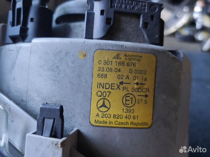 Фара передняя правая Mercedes-Benz C-Class C203