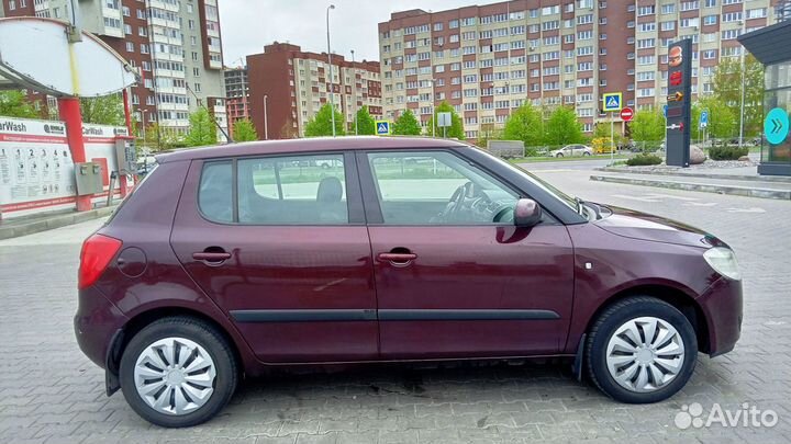 Skoda Fabia 1.6 AT, 2010, 200 000 км