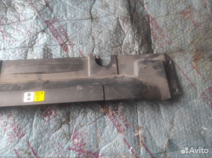 Накладка радиатора Range rover sport 2 l494