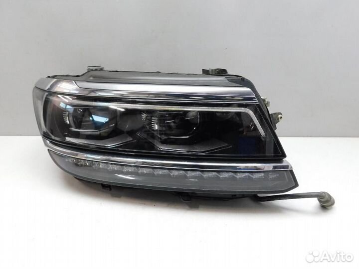 Фара правая Volkswagen Tiguan
