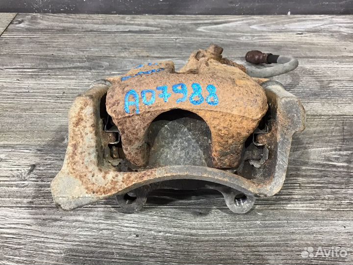 Суппорт тормозной задний левый Volkswagen Tiguan