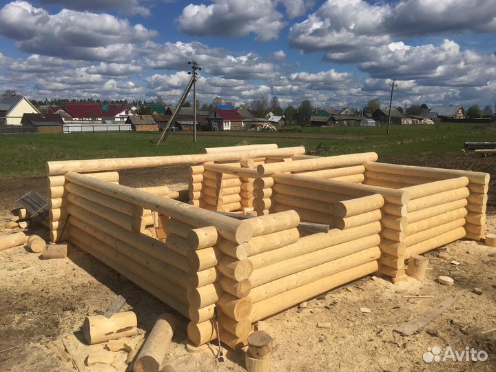 Сруб дома, бани из рубленного бревна