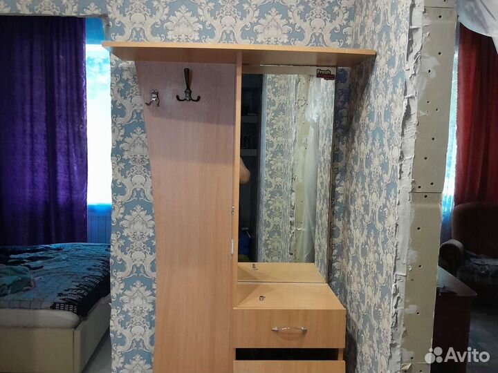 Вешалка в прихожую с зеркалом