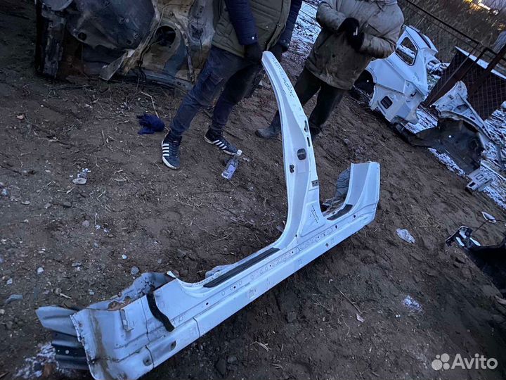 Левый порог со стойкой Infiniti Fx50 Qx70 s51